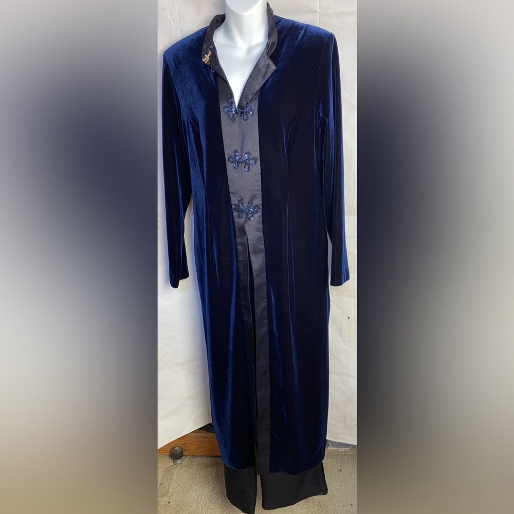 R&M Richards Karen Kwong size 12 2 piece garment DS30